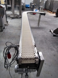 Conveyor belt with 90Â° bend